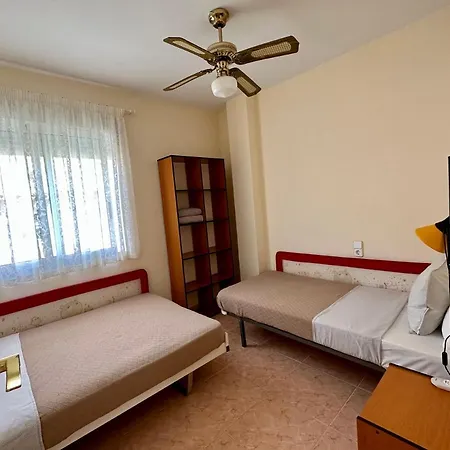 Apartament Delas *